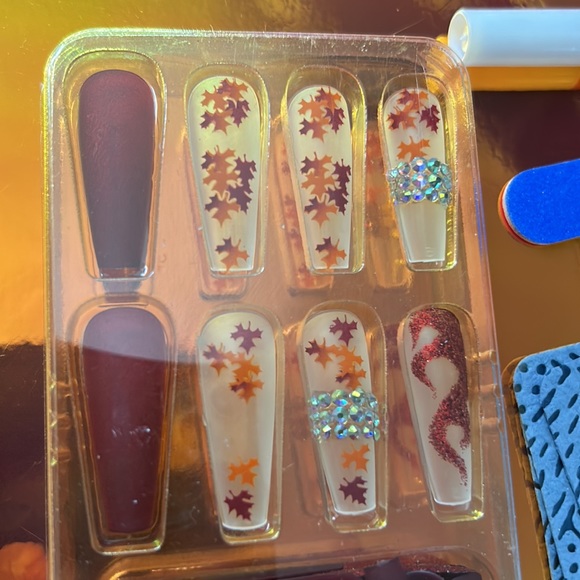 Press nails - Picture 2 of 2